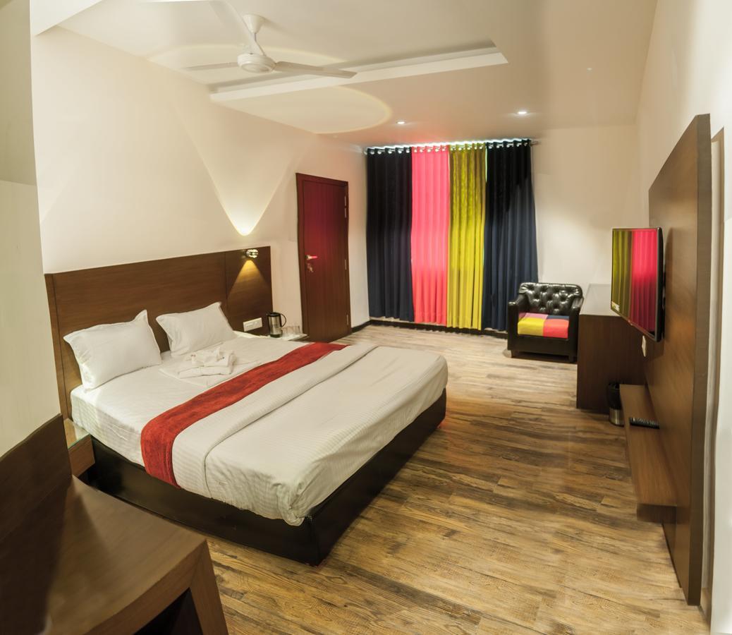 Hotel Atharva Ujjain Extérieur photo
