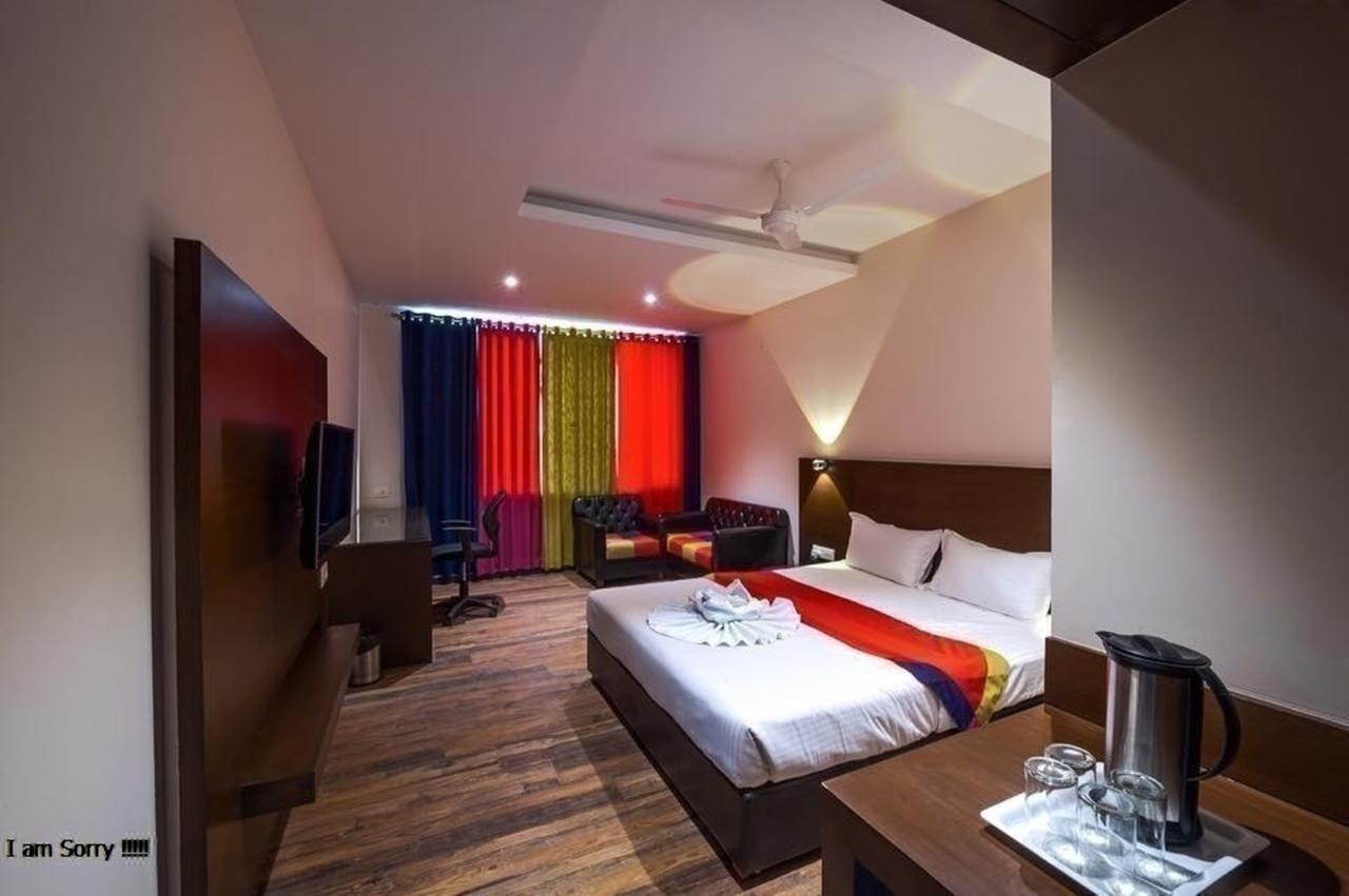 Hotel Atharva Ujjain Extérieur photo