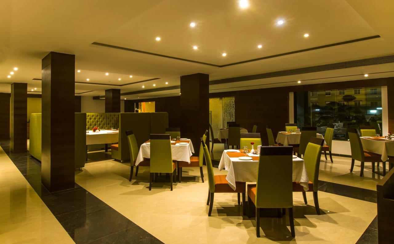 Hotel Atharva Ujjain Extérieur photo