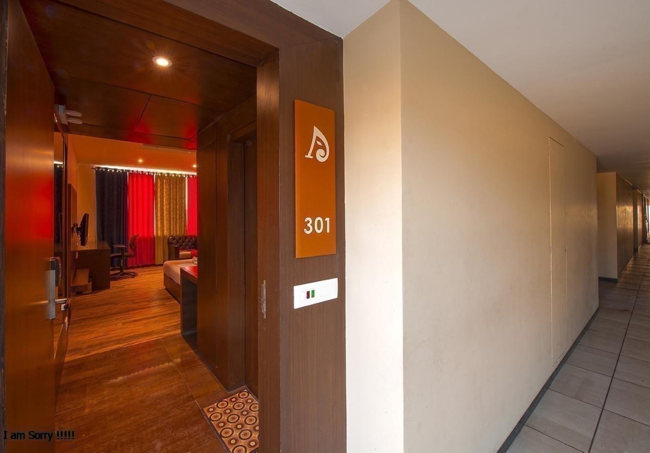 Hotel Atharva Ujjain Extérieur photo